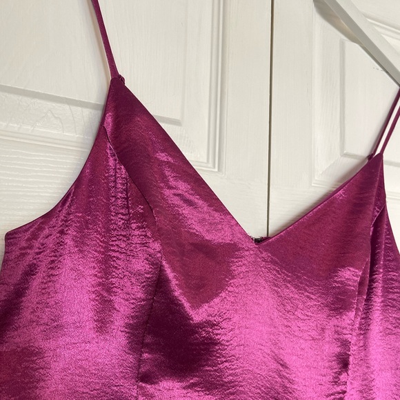 NWOT Express metallic fuchsia midi cocktail dress size medium - Picture 6 of 12